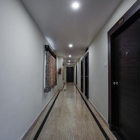 Oyo 16155 Hotel Dcm Grand Vijayawāda المظهر الخارجي الصورة