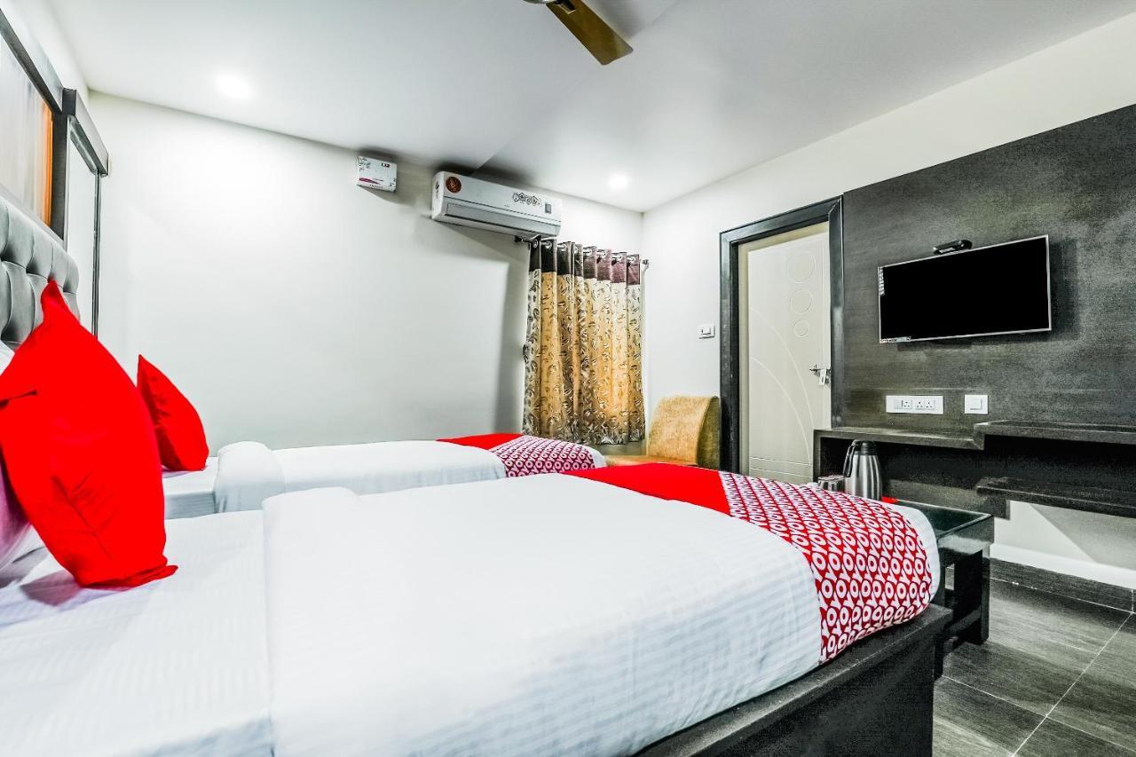 Oyo 16155 Hotel Dcm Grand Vijayawāda المظهر الخارجي الصورة