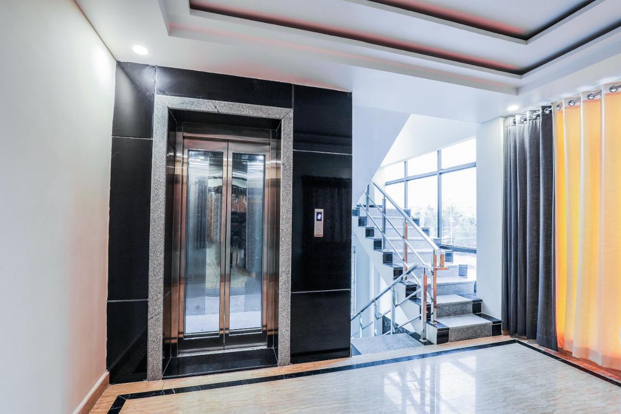 Oyo 16155 Hotel Dcm Grand Vijayawāda المظهر الخارجي الصورة