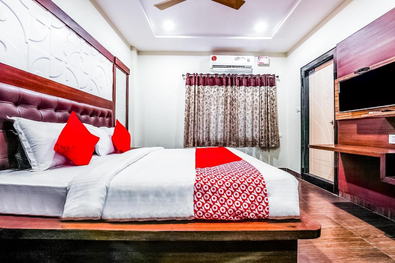 Oyo 16155 Hotel Dcm Grand Vijayawāda المظهر الخارجي الصورة