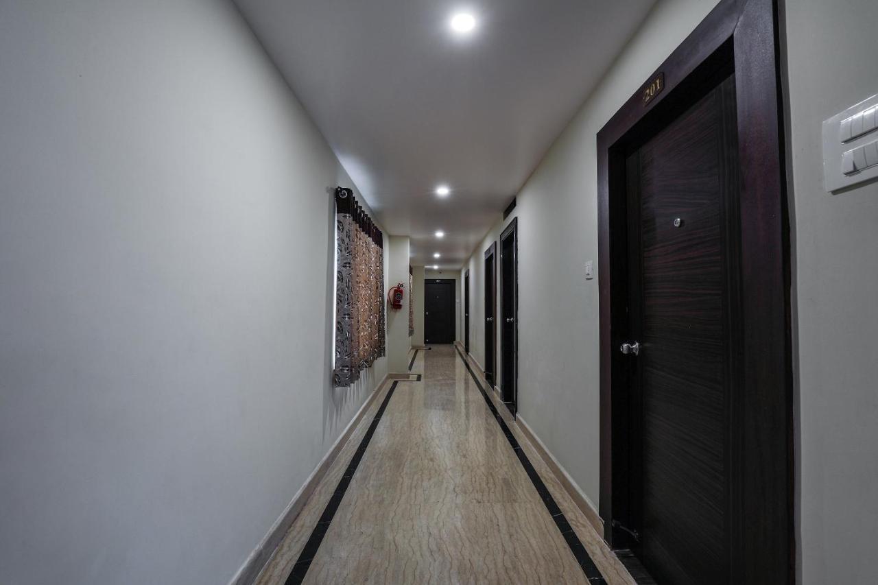 Oyo 16155 Hotel Dcm Grand Vijayawāda المظهر الخارجي الصورة