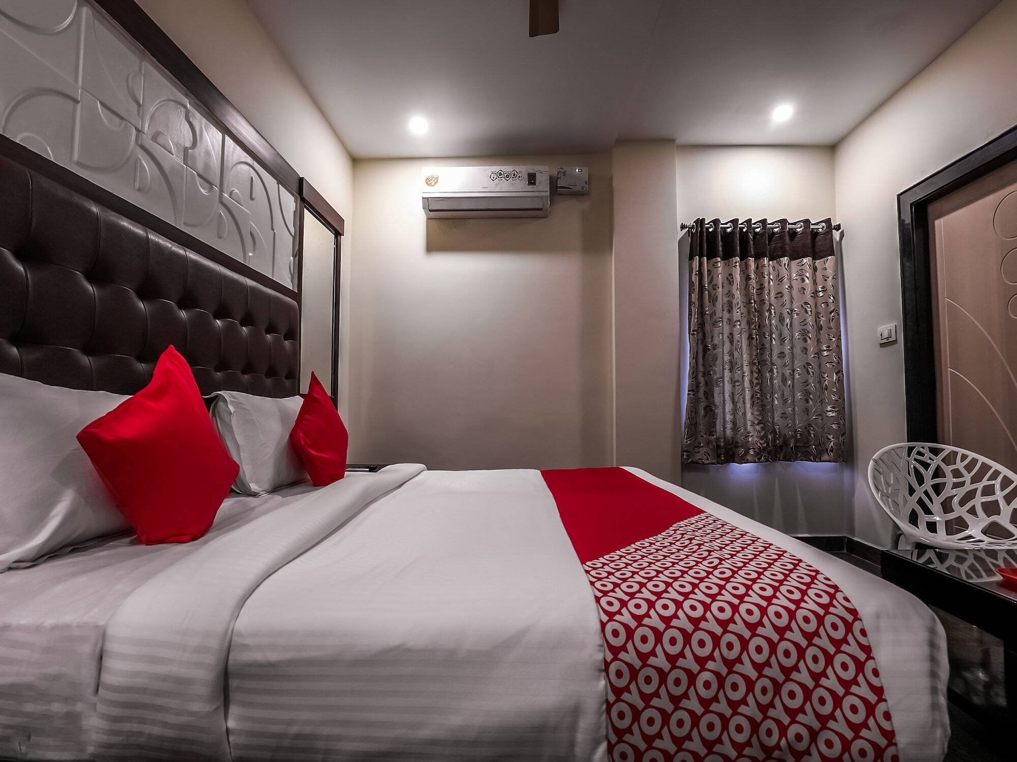 Oyo 16155 Hotel Dcm Grand Vijayawāda المظهر الخارجي الصورة
